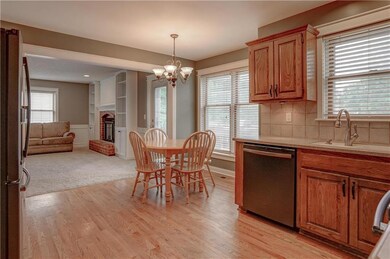 10907 W 50th St, Shawnee, KS 66203 - photo 4