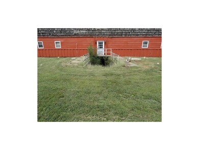 Full underground access with utilities. Drive in!