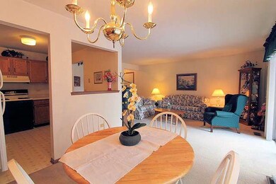 869 Golf Course Rd unit 1, Crystal Lake, IL 60014 - photo 6