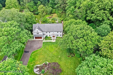 8 Serenity Ln Greenwich CT-large-033-076