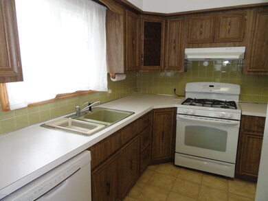 705 Johns Dr, Moosic, PA 18507 - photo 5