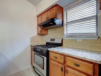 Kitchen with under cabinet range hood, stainless 