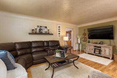 742 Stephan Ave, Waterloo, IA 50701 - photo 3