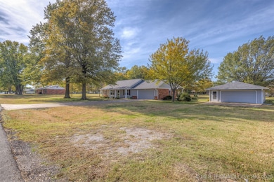 405 Will Rogers Loop E, Oologah, OK 74053 - photo 2