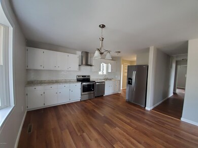 529 Oak Ln, Jacksonville, NC 28540 - photo 3