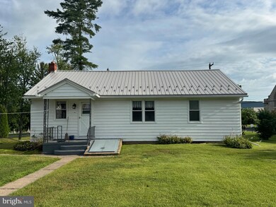 513 E Chestnut St, Hegins, PA 17938 - photo 6