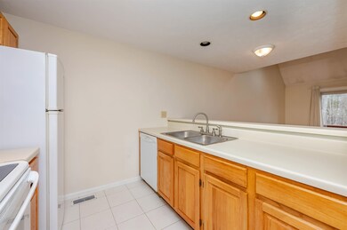 39 Balmoral Dr, Stratham, NH 03885 - photo 6