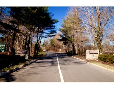 122 Tall Oaks Dr unit M, South Weymouth, MA 02190 - photo 4