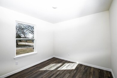 1113 W Johnson St, Denison, TX 75020 - photo 5