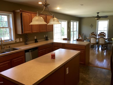 126 Gale Ave, Pittsfield, MA 01201 - photo 3