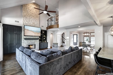 Family room/ gas fireplace & buit-ins