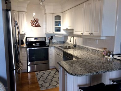 twin-towers-606n-kitchen