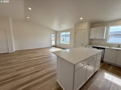 210 SW Sparrow St, Boardman, OR 97818 - photo 6