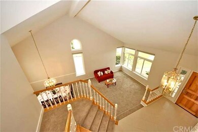 Vaulted 2-story ceiling over the formal living roo