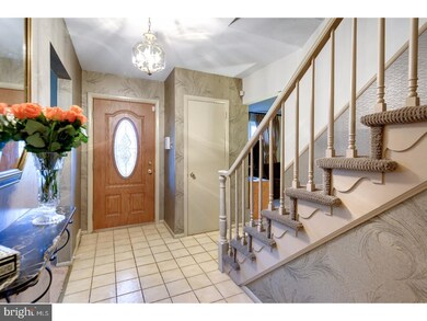 426 Hampshire Dr, Broomall, PA 19008 - photo 3