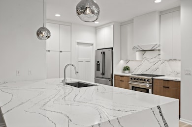 10830 Falling Water Ln unit C, Woodbury, MN 55129 - photo 3