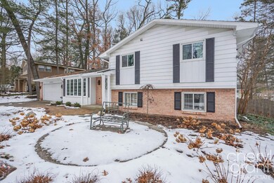 1253 Mapleview St. SE