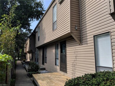 595 Dayton St #7, Akron, OH 44310 Two story,One be