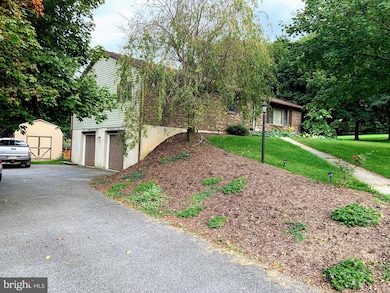 430 Focht Ln, Hamburg, PA 19526 - photo 2