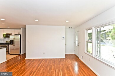 9012 Anna Dr, Clinton, MD 20735 - photo 6