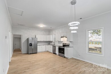 549 Monroe St, Statesville, NC 28677 - photo 3