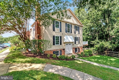 8020 Sleepy View Ln, Springfield, VA 22153 - photo 3