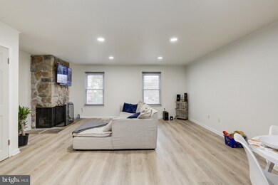 8427 Snowden Oaks Place, Laurel, MD 20708 - photo 4