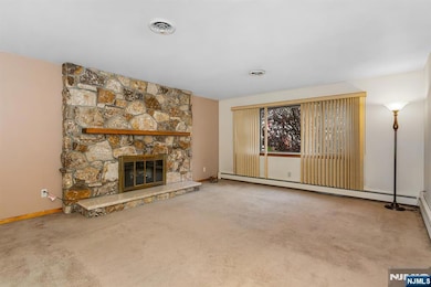 33 Chobot Ln, Elmwood Park, NJ 07407 - photo 5