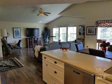 324 S Valley Dr, Nampa, ID 83686 - photo 4