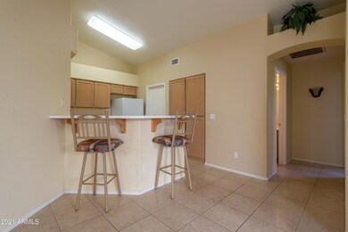 KITCHEN W/ BREAKFAST BAR