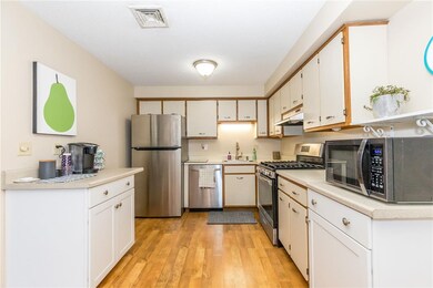 249 Stonebridge Dr unit 249, Nashua, NH 03063 - photo 4