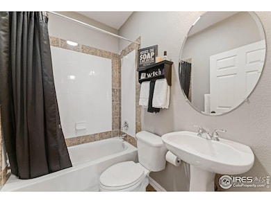 Main Floor Full Guest Bath