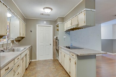 508 E Redbud Dr, Hurst, TX 76053 - photo 6