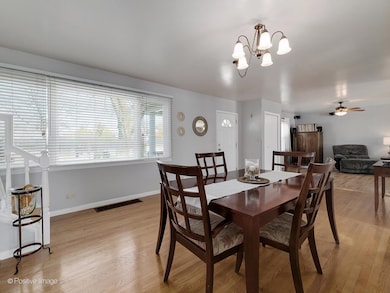 885 S Fairfield Ave, Elmhurst, IL 60126 - photo 5