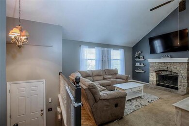 611 S Park Dr, Raymore, MO 64083 - photo 2