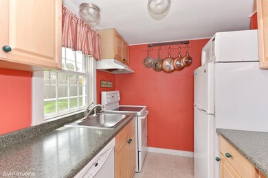 05_14LoraLane_5_Kitchen_MLSuse_1500x1500