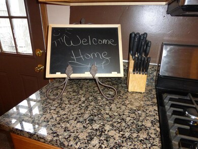 692 Cherryhaven Dr, Columbus, OH 43228 - photo 4