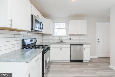 729 W 11th St, New Castle, DE 19720 - photo 5