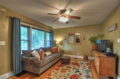 Big window in LR gives lots of light