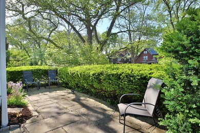 Private front courtyard