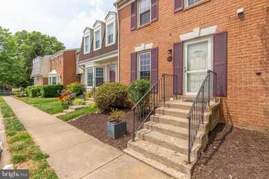 9961 Longford Ct, Vienna, VA 22181 - photo 2