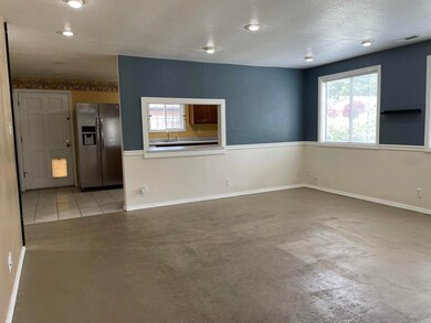 1315 SW Isham St, Grants Pass, OR 97526 - photo 3