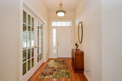 004-Foyer-3114211-medium