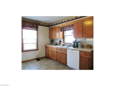 Newer vinyl flooring, dishwasher, refrigerator, ra
