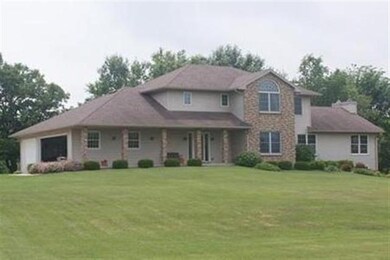7137 N Shore Dr, Belleville, WI 53508 - photo 2