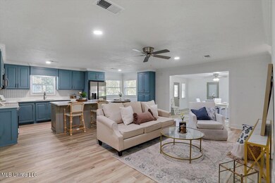 06-109 Dickson Dr