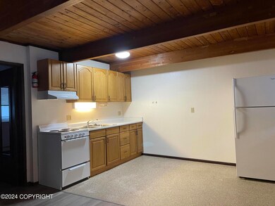 Kitchen & refrig