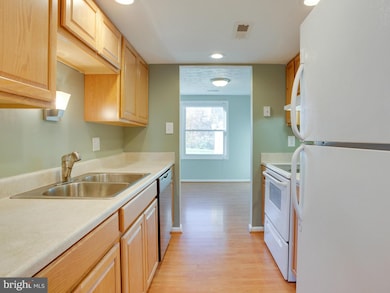 22390 Stablehouse Dr, Sterling, VA 20164 - photo 6