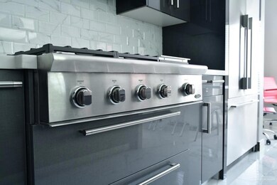 2506 W Jordan Dr, Edinburg, TX 78539 - photo 2