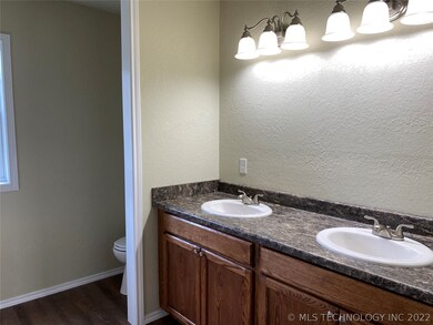 405 E St NW, Ardmore, OK 73401 - photo 7